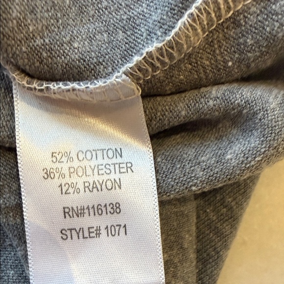 Signorelli Gray Tee with 'Chill' Text - Picture 4 of 5